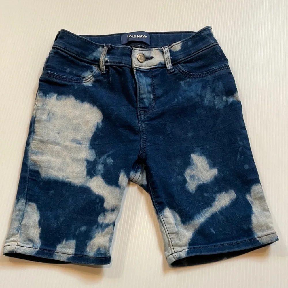 Old Navy blue & white tie dye denim shorts. Girls size 12